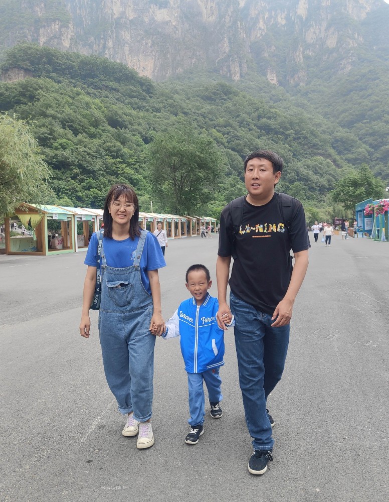 小寨溝曹林飛一家三口 (1).jpg